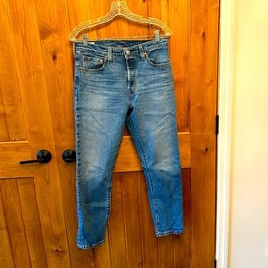 Levi’s 501 Skinny jeans.